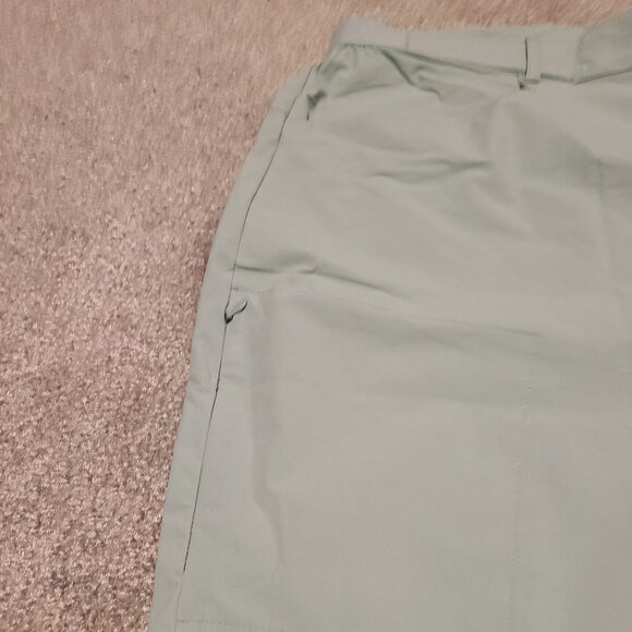 💥3/$30💥 NWT Mofiz womans light green golf shorts - Picture 4 of 5